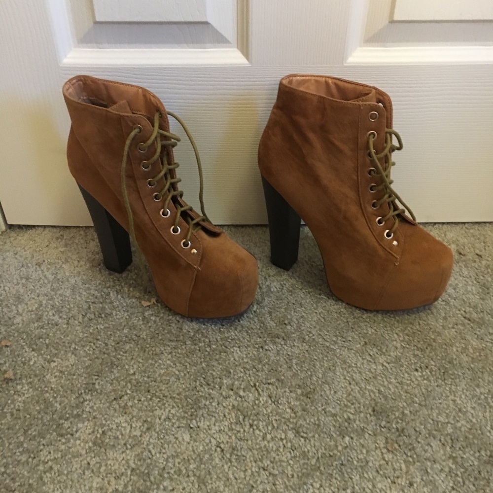 Heeled shoes